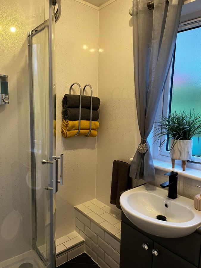 Home Comforts Near Dundee City Centre Bagian luar foto